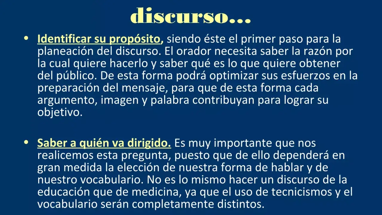 Pasos clave para saber como hacer un discurso: identificar propósito y audiencia.