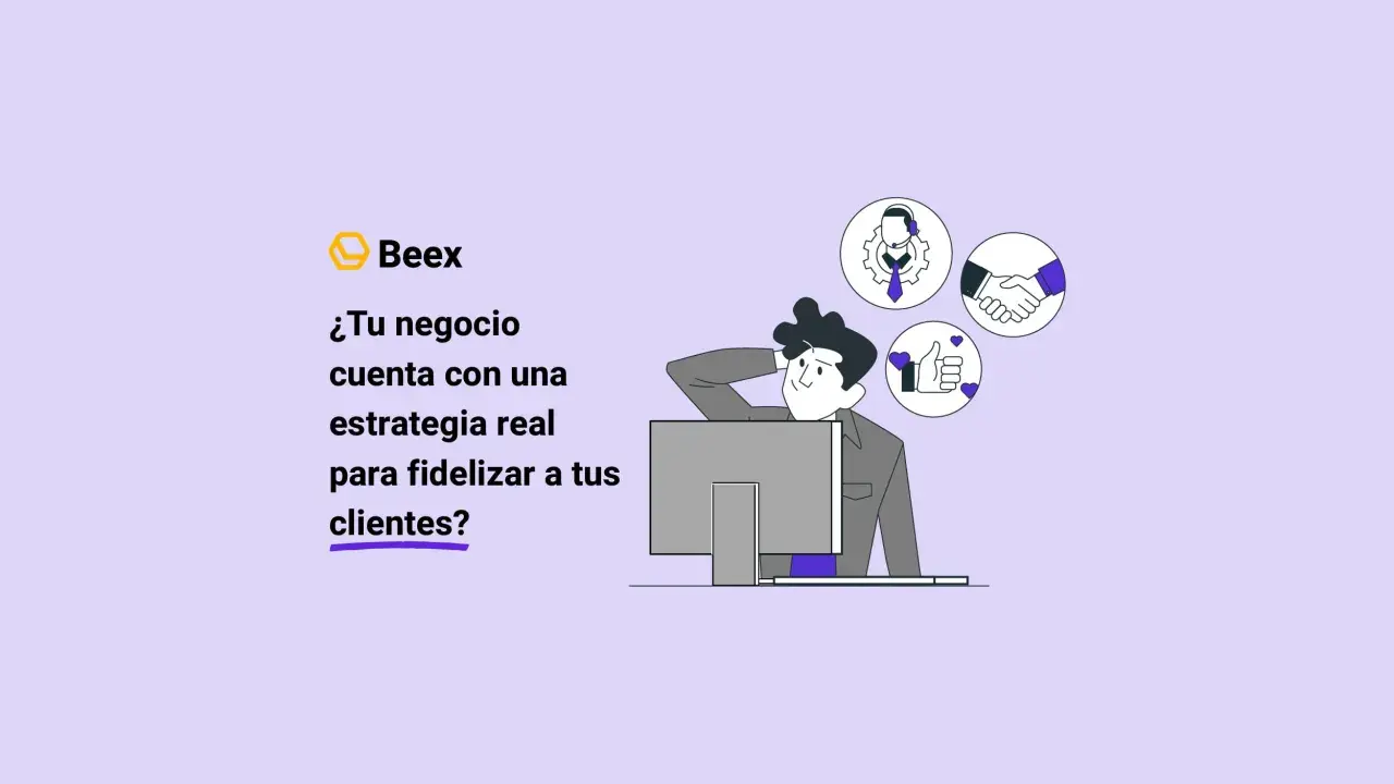 Un hombre reflexiona frente a su computadora, pensando en la **client communication** y cómo fidelizar clientes.