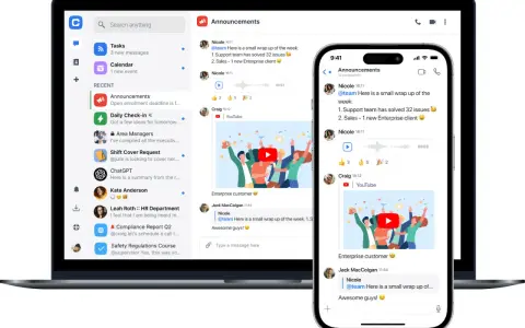Interfaz de chat interno de empresa con mensajes, videos y notificaciones.