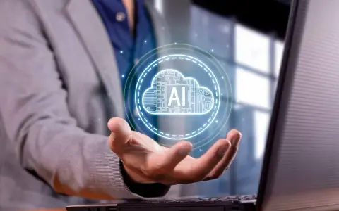 Un hombre con traje sostiene una nube digital con "AI" en su mano, representando los servicios en la nube para empresas.