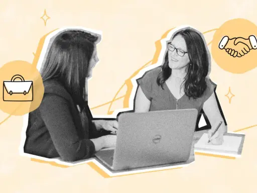 Dos mujeres discuten cómo hacer un contrato de trabajo en España, con iconos de maletín y apretón de manos.