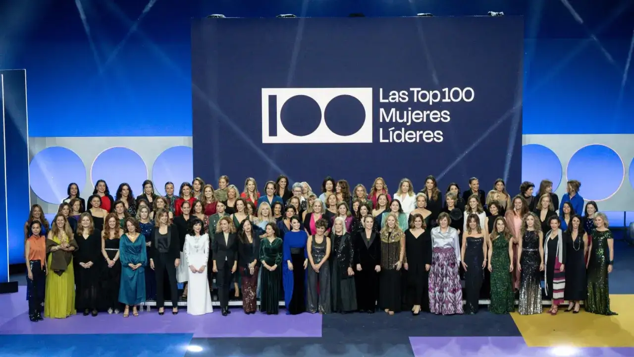 Un grupo de mujeres en el evento 