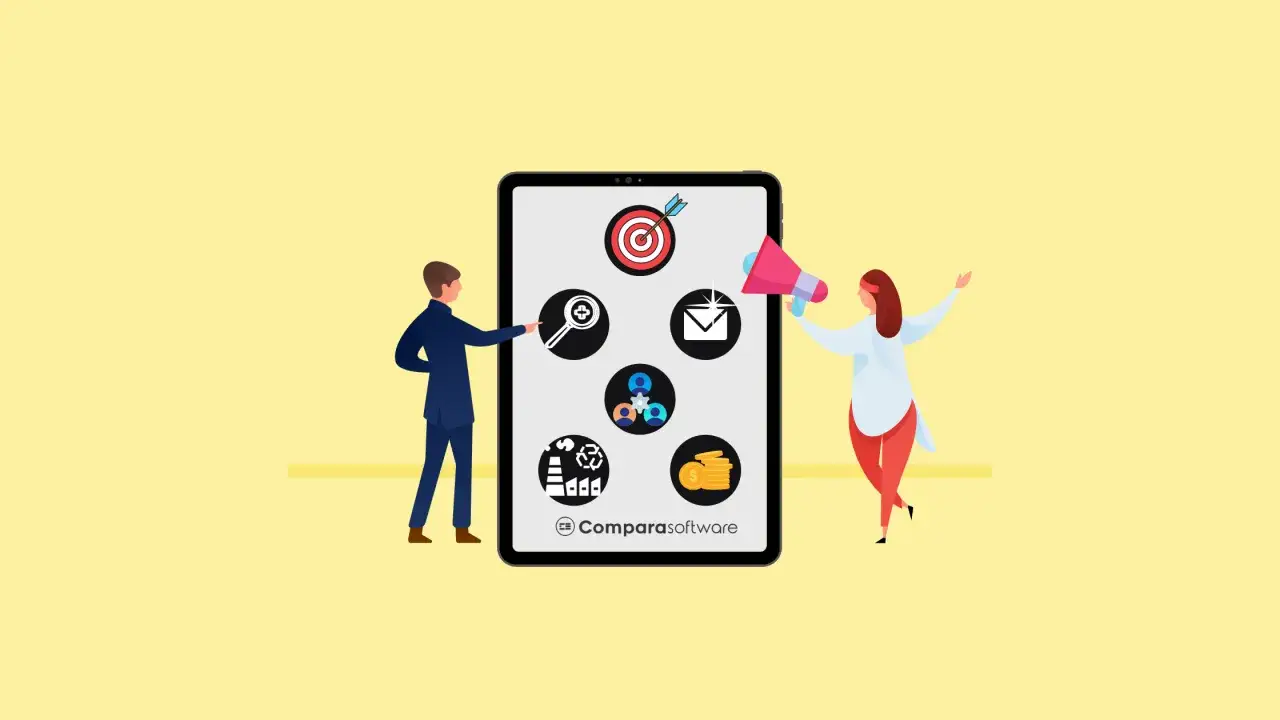 Un hombre y una mujer interact&uacute;an con una tablet que muestra iconos de objetivos, an&aacute;lisis, email, equipo, industria y dinero. La comunicaci&oacute;n externa es clave para el &eacute;xito.