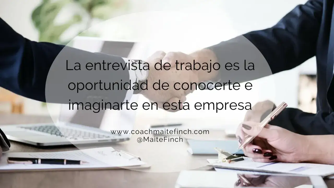 Dos personas se dan la mano. El texto dice: